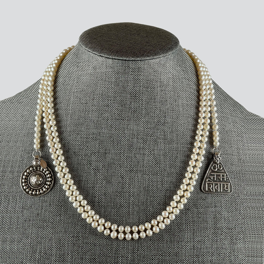 white pearl necklace