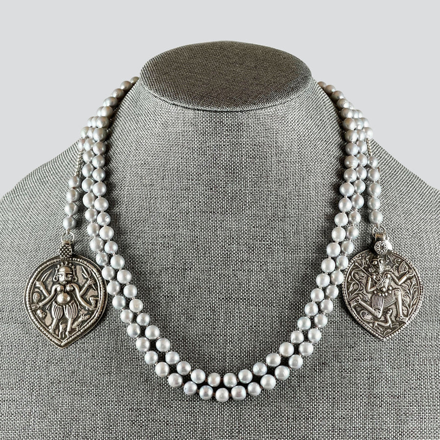 silver-grey Akoya pearl necklace